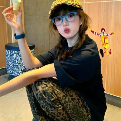 站起来的女孩